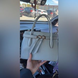 Sac à main jamais porté de marque Skate Spade, idéal pour un cadeau. PXRUB030